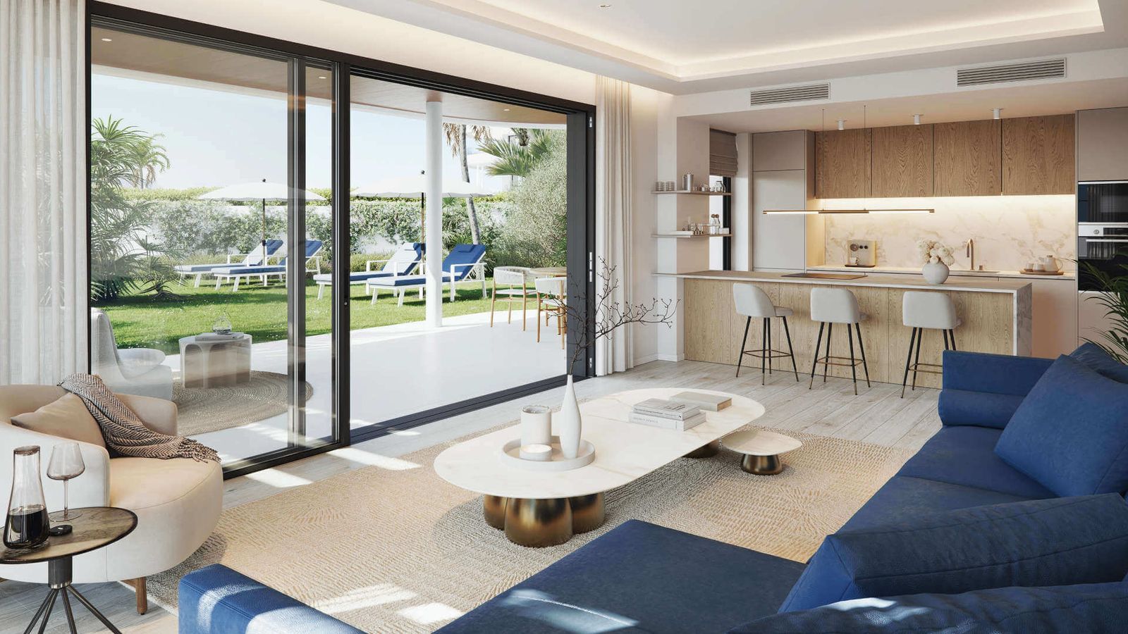 Moderne woonkamer met tuin in Mijas, Spanje.